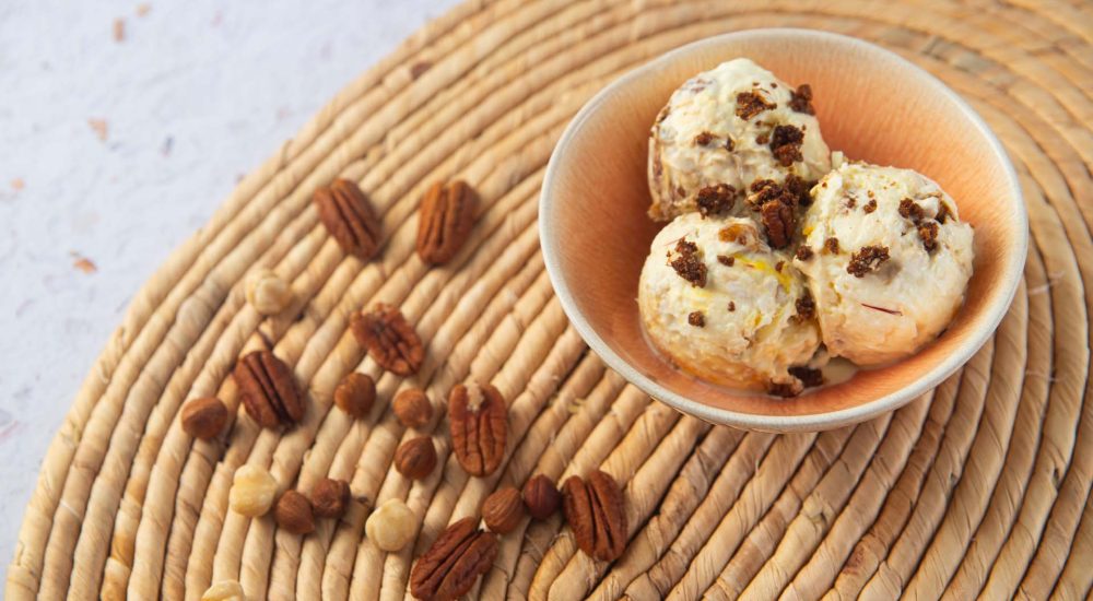 14_yogur-saffron-ice-cream-with-caramelized-pecan-and-hazelnuts